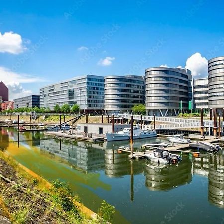 Onthepoint, Erdgeschoss, Abstellplatz Fuer Fahrraeder, City Und Innenhafen 5 Gehminuten!!! Duisburgo Exterior foto