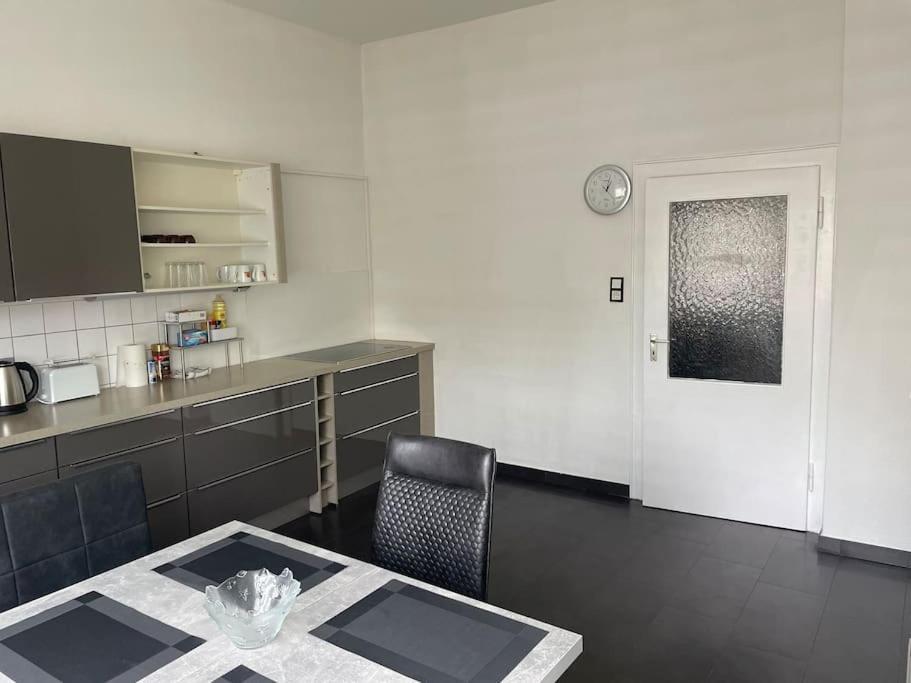 Onthepoint, Erdgeschoss, Abstellplatz Fuer Fahrraeder, City Und Innenhafen 5 Gehminuten!!! Duisburgo Exterior foto